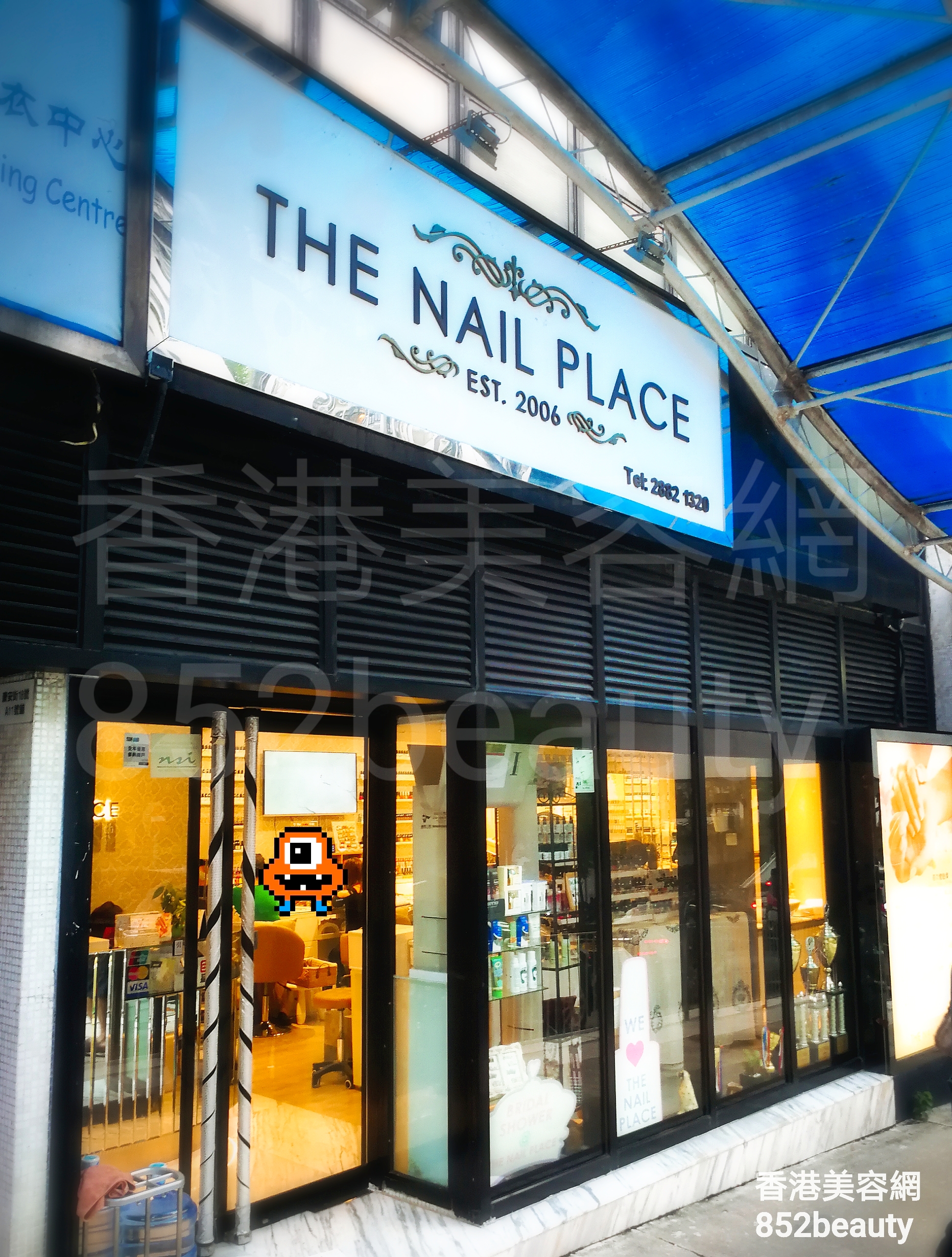Manicure: THE NAIL PLACE